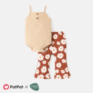 2pcs Baby Girl Solid Ribbed Cami Romper and Allover Daisy Floral Print Naiaâ¢ Flared Pants Set