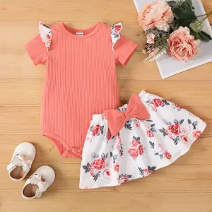 2pcs Baby Girl Ruffle Ribbed Short-sleeve Romper and Allover Floral Print Bow Decor Skirt Set #1046289