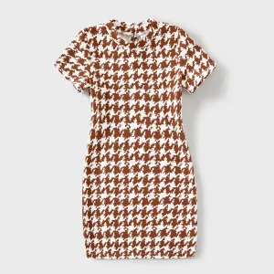 Family Matching Allover Houndstooth Print Round Neck Dresses And Short Sleeve Shirts Sets #1061299
